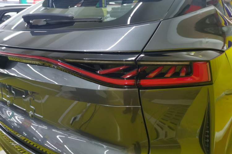 Used CHANGAN UNI-Z New Energy 2024 Blue Whale Smart Electric iDD 125km Excellence Model Right Rear Taillight