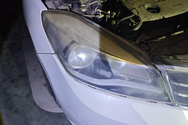 Used Dongfeng Aeolus L60 2015 1.8L Automatic New Enjoyment Model Right Front Headlight