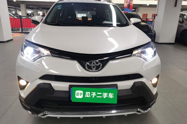 Used Toyota RAV4 2016 2.0L CVT Two-Wheel Drive Fashion Edition China V Standard