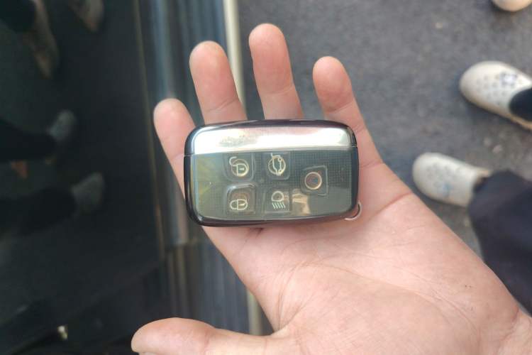 Used Land Rover Discovery 2011 3.0 SDV6 HSE Diesel Version Vehicle Key