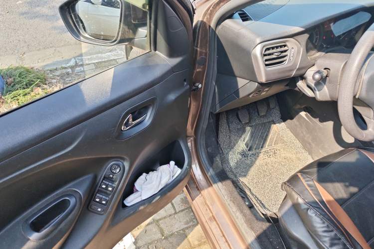 Used Peugeot 301 2014 1.6L Manual Comfort Edition