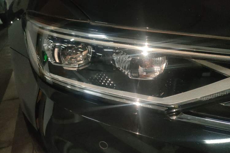 Used Volkswagen Magotan 2020 330TSI DSG Leading Model Right Front Headlight