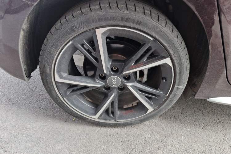 Used Audi A3 2021 Sportback 35 TFSI Fashionable Sports Model Right Rear Wheel Hub