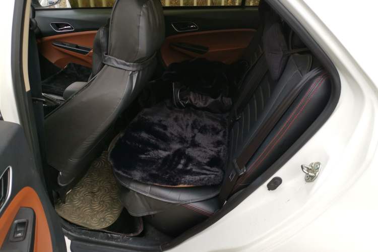 Used Geely Auto Diamond 2016 1.5L Manual Elite Version China IV Standard
