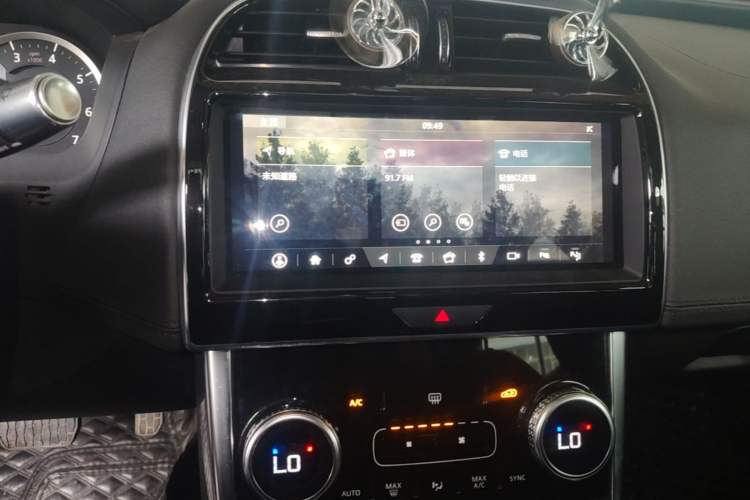 Used Jaguar XEL 2020 2.0T 200 PS S Advanced Elegance Edition Audio And AC Panel