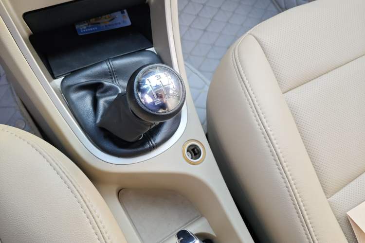 Used Peugeot 307 2010 Sedan 1.6L Manual Comfort Edition Gear Lever