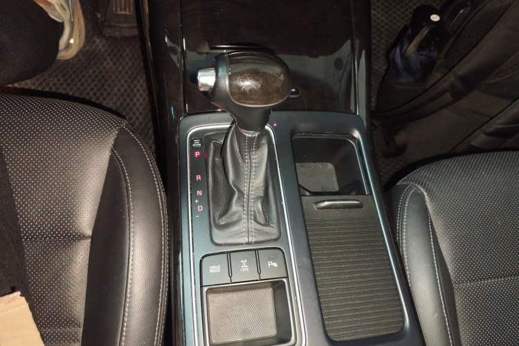 Used Kia Sorento 2015 Sorento L 2.4L Gasoline 4WD Elite Edition 7 Seats China V Emission Standard
