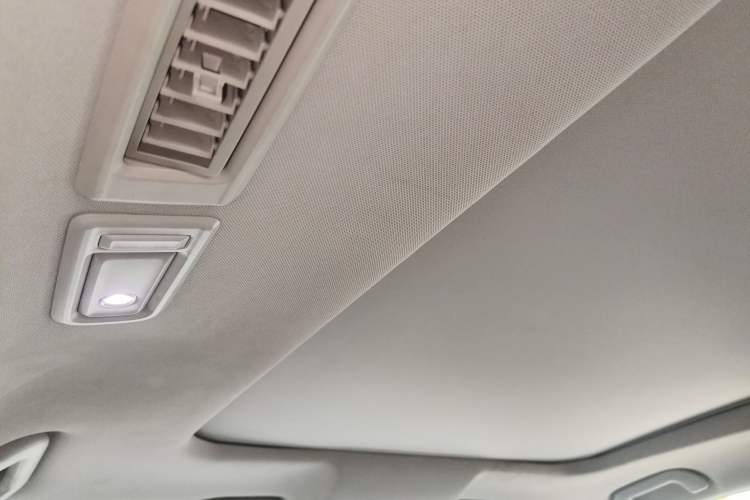 Used GAC Trumpchi GS8 2017 320T Two-Wheel Drive Luxury Smart Connectivity Version (7 Seats) Headliner