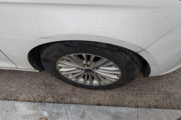 Used Ford Escort 2015 1.5L Manual Comfort Model Right Front Wheel Hub