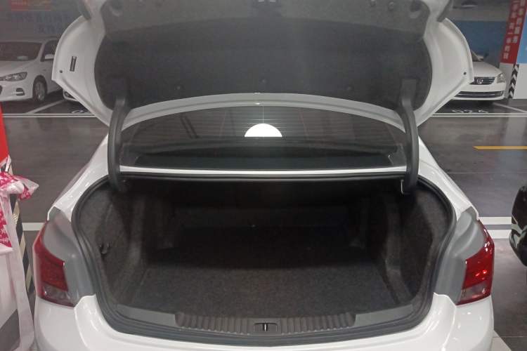 Used Buick Verano 2018 Sedan 20T Dual-Clutch Leading Model Trunk