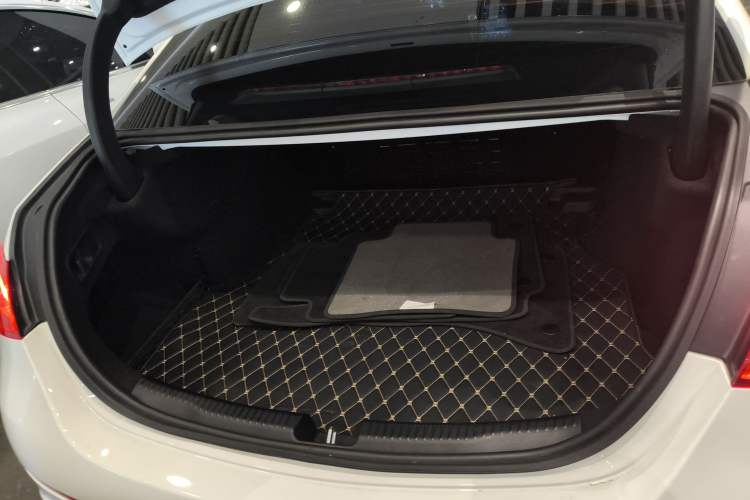 Used Mercedes-Benz C-Class 2024 Restyled C 260 L Sport Edition Trunk