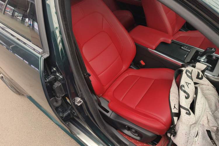 Used Jaguar XEL 2023 2.0T 250 PS R-DYNAMIC S Advanced Sport Edition Right Front Seat