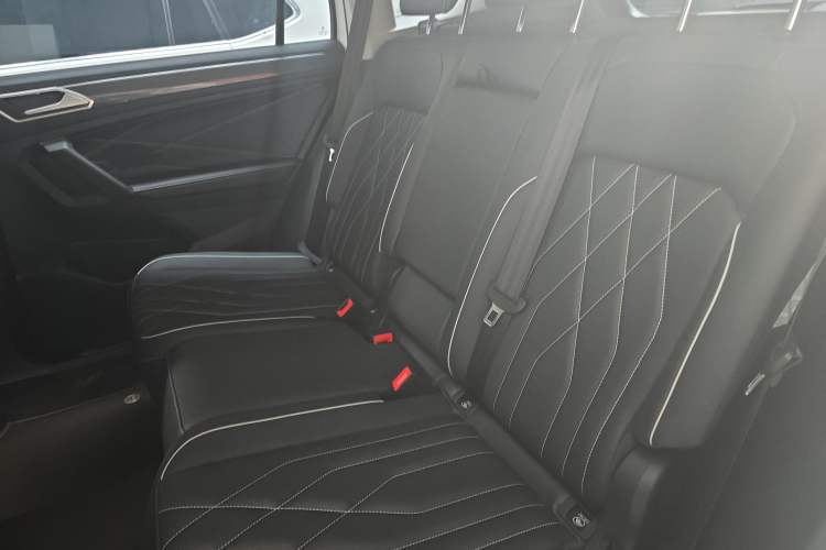 Used Volkswagen Tiguan L 2023 330TSI Automatic Two-Wheel Drive R-Line Enjoyment Edition
