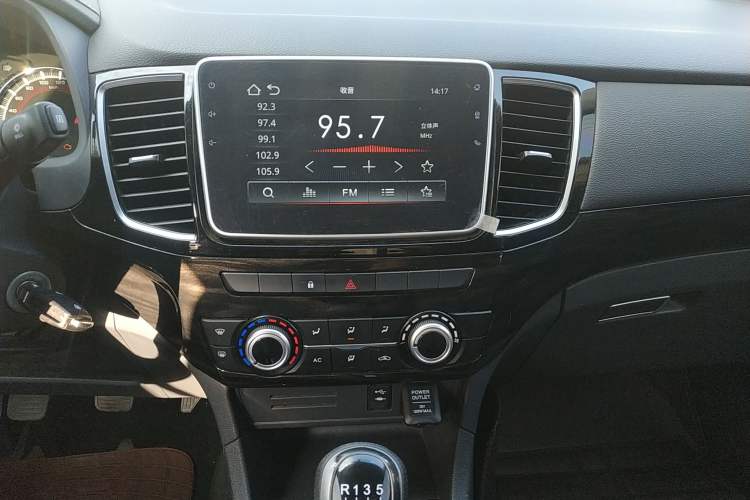 Used Isuzu D-MAX 2019 2.5T Two-Wheel Drive Manual Flagship Version China VI Emission Standard Extended Length JE4D25Q6A
