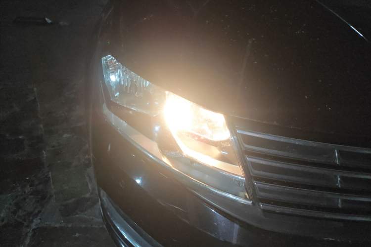 Used Volkswagen Lavida 2015 1.6L Manual Comfort Edition Right Front Headlight