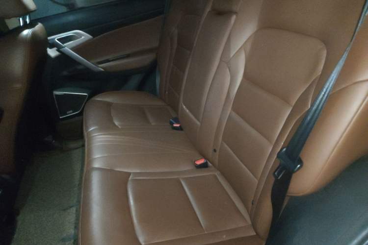 Used Geely Auto Emgrand X7 Sport 2018 1.8TD Automatic All-Wheel-Drive ZhiZun Model with 4G Connectivity Left Rear Seat