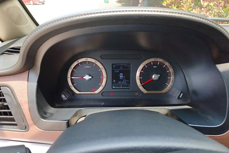 Used FORTHING Lingzhi 2019 M5L 1.6L 9-Seater Base Model China VI Standard