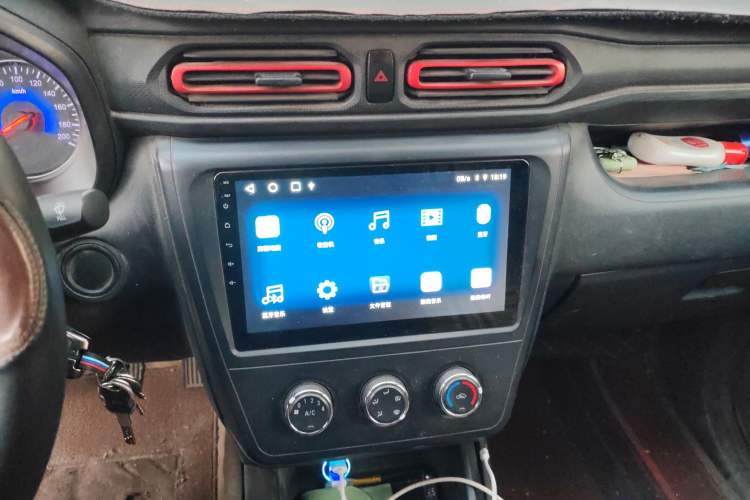 Used Dongfeng Fengon 380 2022 1.5L Standard Van 2 Seats Audio And AC Panel