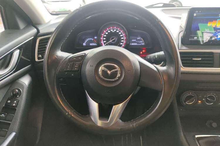 Used Mazda 3 Axela 2014 Sedan 1.5L Manual Comfort Model
