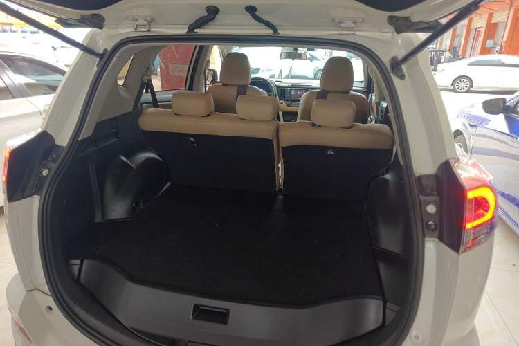 Used Toyota RAV4 2016 2.0L CVT Two-Wheel Drive Fashion Edition China V Standard