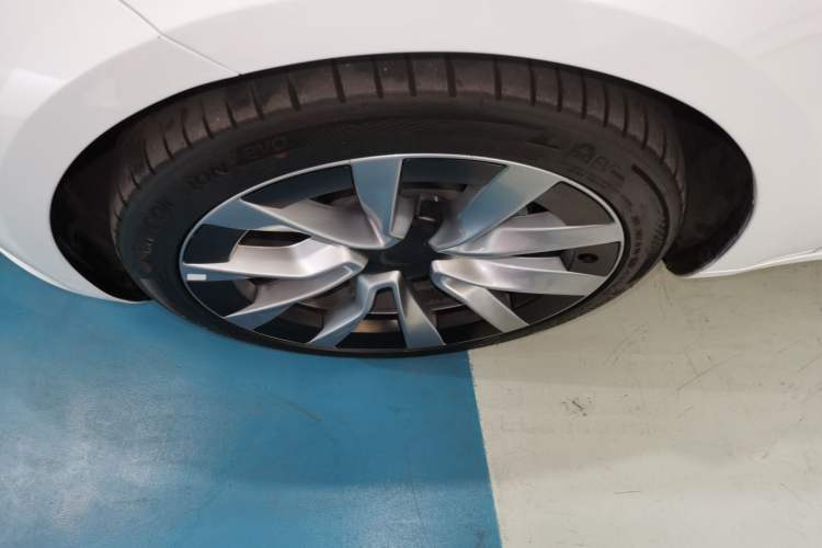 Used Tesla Model 3 2023 Long-Range All-Wheel-Drive Version