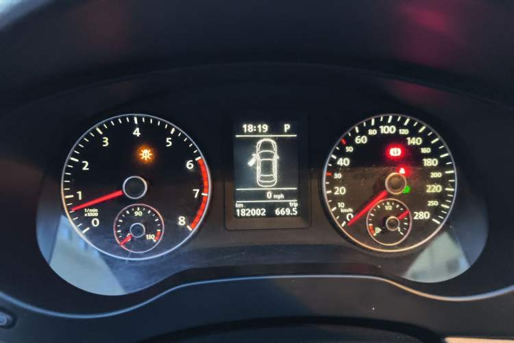 Used Volkswagen Sagitar 2012 1.4TSI Automatic Luxury Edition Instrument Cluster