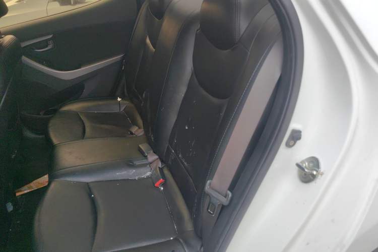 Used Hyundai Elantra (5th Generation / Langdong) 2016 1.6L Automatic Smart Version
