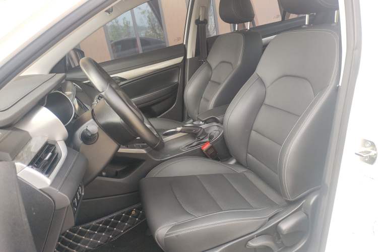 Used Geely Auto Emgrand 2019 Leading Edition 1.5L Manual Luxury Model China VI Standard Left Front Seat