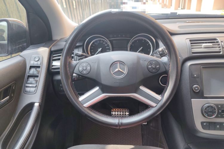 Used Mercedes-Benz R-Class 2014 R 320 4MATIC Luxury Model Steering Wheel