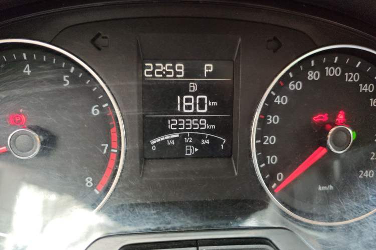 Used Volkswagen Santana 2013 1.6L Automatic Luxury Edition Odometer Close Up