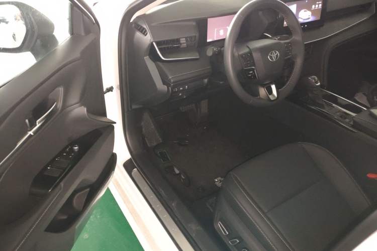 Used Toyota Camry 2024 Dual-Motor 2.0 HGVP Luxury Edition Driver Seat