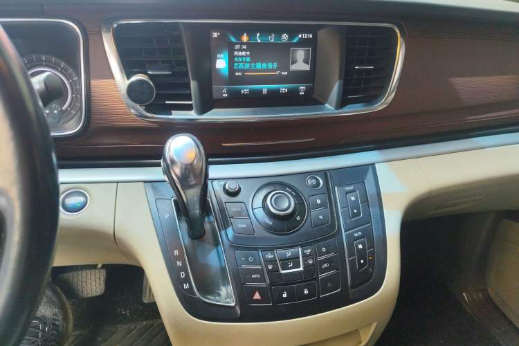 Used Buick GL8 2017 25S Luxury Version China V Standard Audio And AC Panel