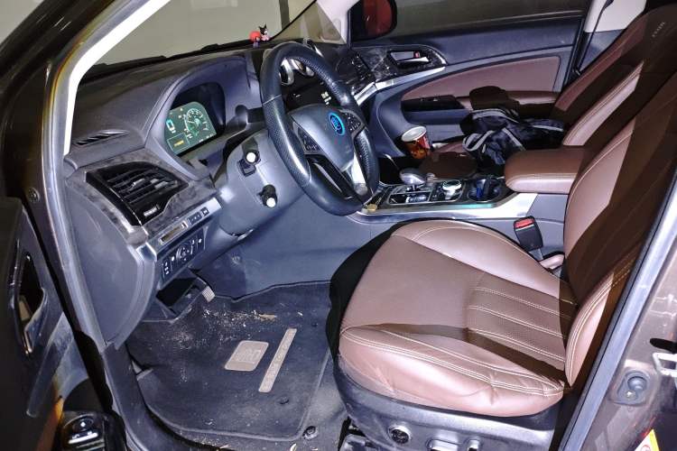 Used BYD Tang New Energy 2017 2.0T All-Wheel Drive Hyatt Model
