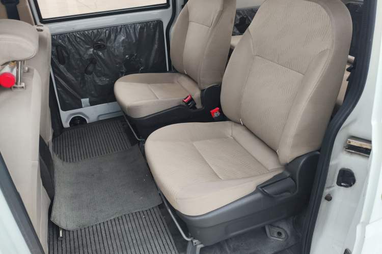 Used Wuling Rongguang V 2016 1.5L Standard Version Left Rear Seat