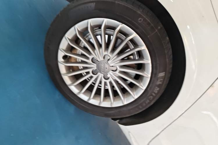 Used Audi A4L 2013 35 TFSI Automatic Technology Edition Right Rear Wheel Hub