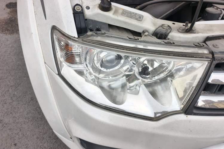 Used Mitsubishi Pajero Sport 2013 3.0L Automatic Two-Wheel Drive Luxury Edition Right Front Headlight
