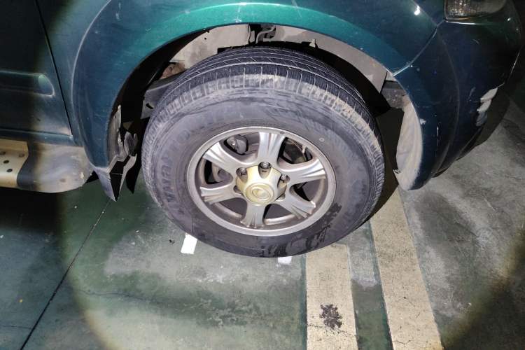 Used Great Wall Wingle 5 2013 2.8T European Version Two-Wheel Drive Elite Version Big Double-Cab GW2.8TC Right Front Wheel Hub