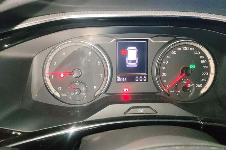 Used Volkswagen Tayron 2019 330TSI Two-Wheel-Drive Luxury Plus China VI Standard Odometer Close Up