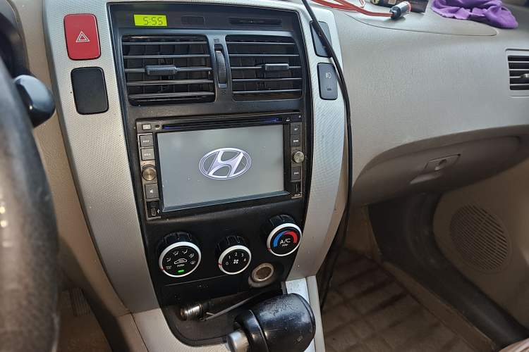 Used Hyundai Tucson 2009 2.0L Automatic Two-Wheel Drive with Sunroof