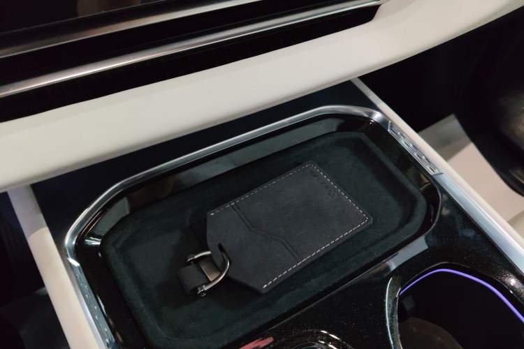 Used Zeekr 009 2024 7-Seater Walk-Through Version Four-Wheel Drive 108 kWh
