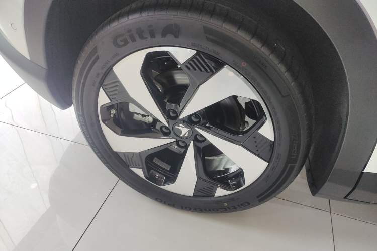 Used ARCFOX Alpha T5 2025 520 MAX Right Rear Wheel Hub