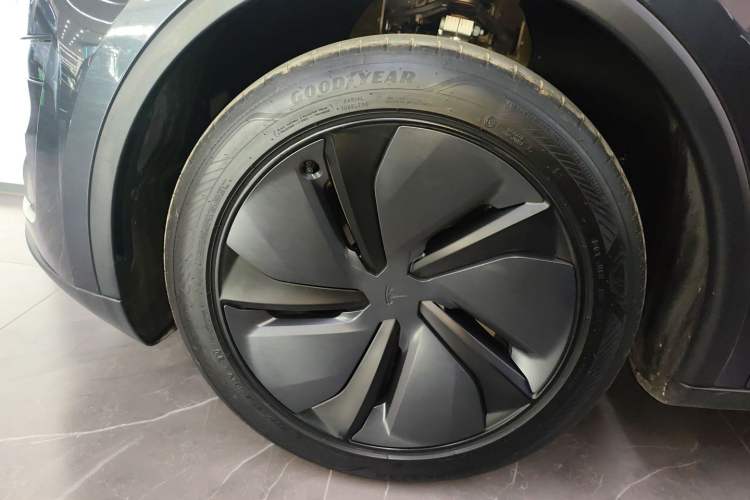 Used Tesla Model Y 2025 Rear-Wheel-Drive Version
