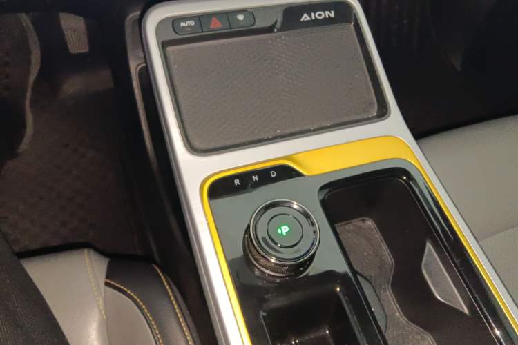 Used AION Y 2022 70 Intelligent Edition Lithium Iron Phosphate Gear Lever