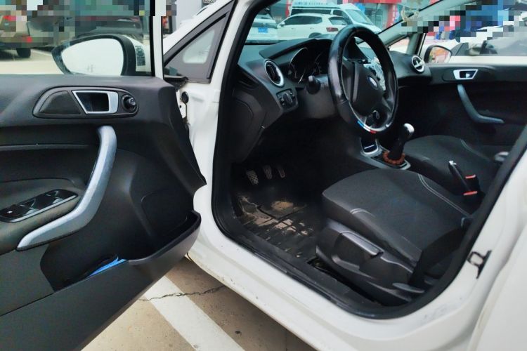 Used Ford Fiesta 2013 Hatchback 1.5L Manual Fashion Edition
