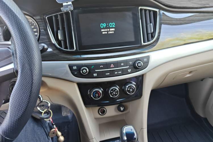 Used Baojun 730 2016 1.8L iAMT Comfort Version 7 Seats Audio And AC Panel