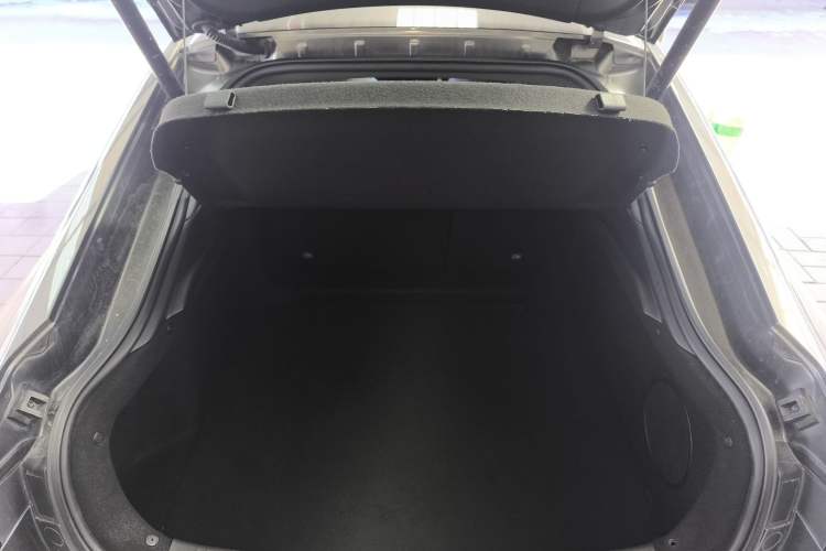 Used CHANGAN UNI-V 2022 1.5T Smart Navigation Version Trunk