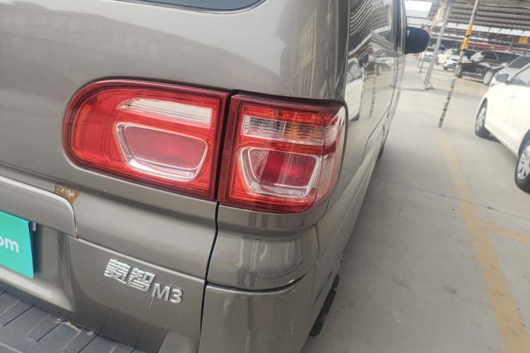 Used FORTHING Lingzhi 2017 Facelifted M3L 1.6L 7-Seater Standard Version
