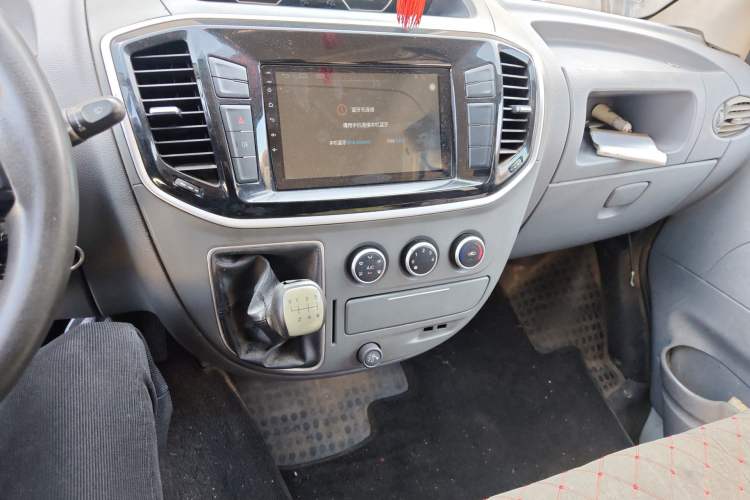 Used SAIC MAXUS Xintu V80 2018 2.5T 6-Speed Manual Aoyuntong Short Wheelbase Mid-Height 5-6 Seater