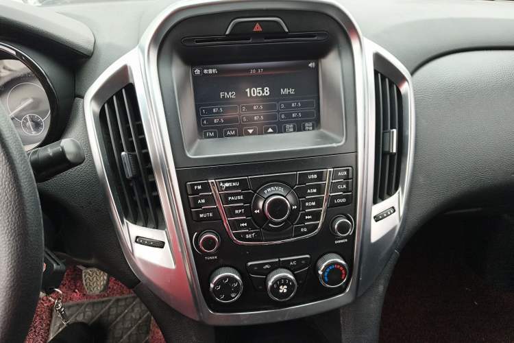 Used JMC Yuhu 7 2017 2.4T Classic Edition Diesel Two-Wheel Drive Luxury Version JX4D24A5L
