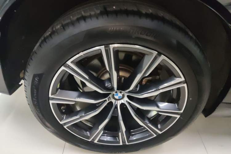 Used BMW X5 2022 Restyled xDrive 30Li M Sport Package Right Rear Wheel Hub
